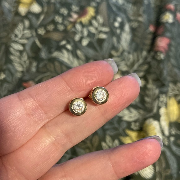 Round CZ 14k Gold Stud Earrings - Picture 1 of 3